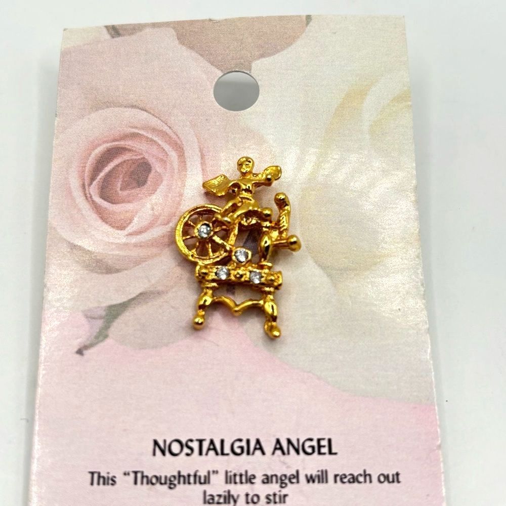 Gold Angel Lapel Pin Nostalgic Spinning Wheel Angel Brooch